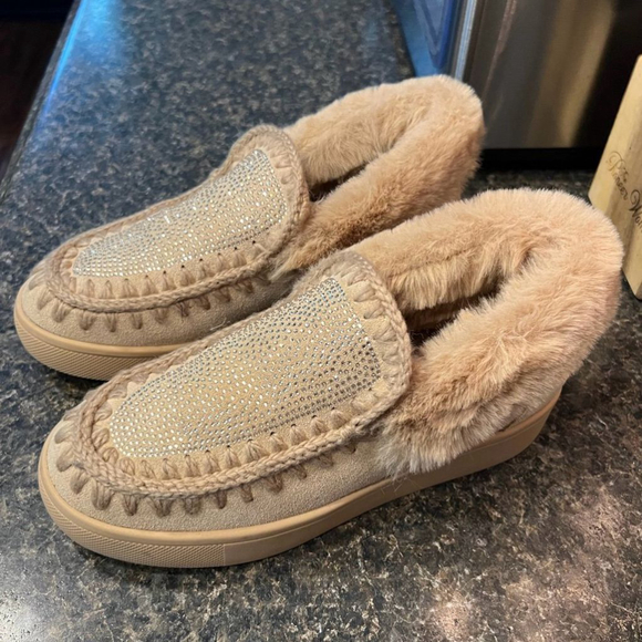 New Blondo Ava Embellished Waterproof Faux-Fur & Genuine Suede Mocassin - Picture 2 of 9